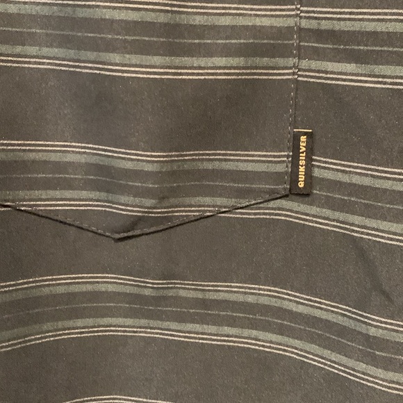 Quicksilver Men’s button down size M - Picture 3 of 3